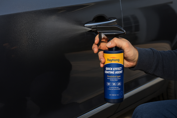A person applying RayHong Quick Effect Coating Agent to the side of a dark car
